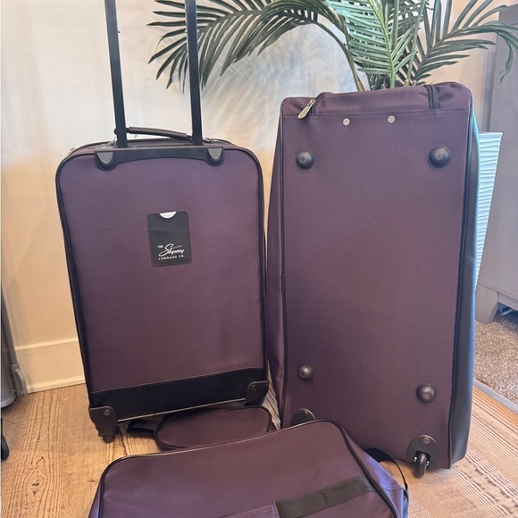 Skyway luggage 3 set Carry-on Exterior
Boarding Bag, Toiletry Bag duffel - Picture 8 of 15